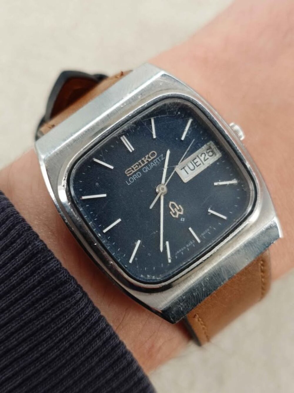 Seiko Men’s Watch Lord Quartz 8243-5000 Square JDM Day Date 33mm Navy Dial Works